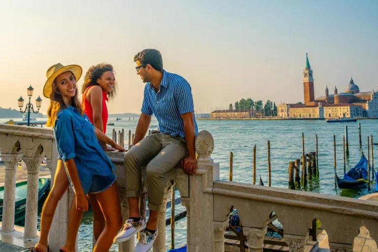 European Tours for Singles: Explore Solo, Connect Socially
